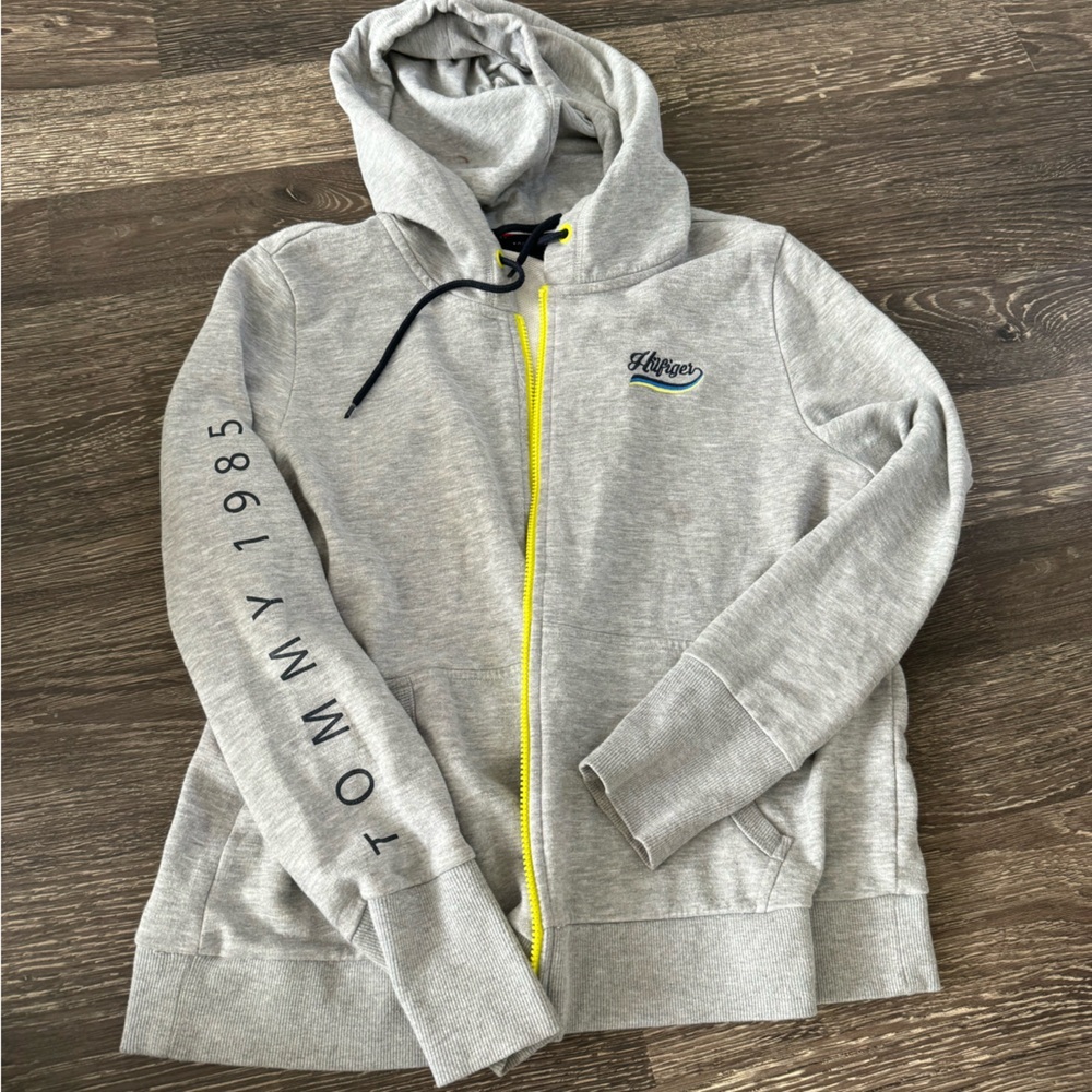 Tommy Hilfiger gray hoodie